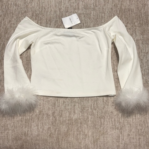 NWT Forever 21 Large Cropped white top off/on shoulder feather sleeves - Picture 1 of 5
